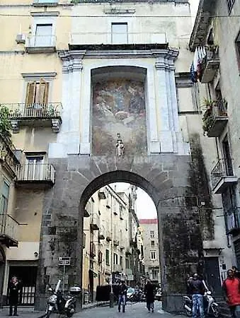 Donna Anna לינה וארוחת בוקר